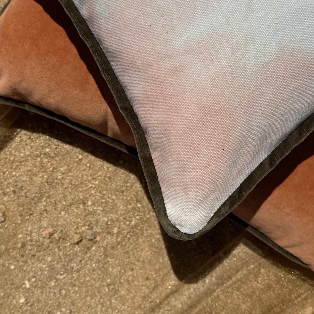 Burnt Orange Velvet & Peach & Grey Tie-Dye Colorblocked Pillow Set - Monte Visión