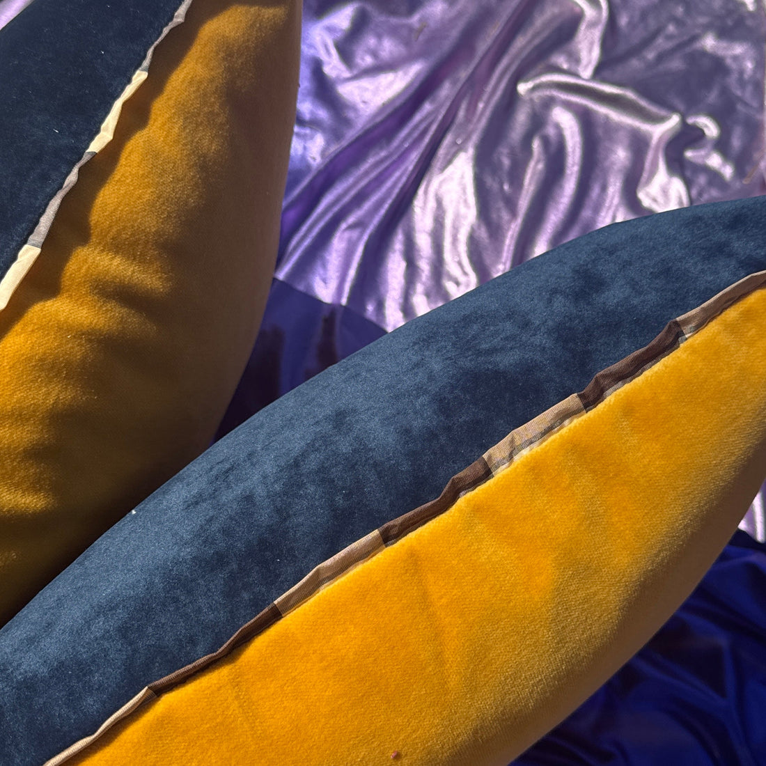 Mustard & Navy Velvet Colorblocked Throw Pillow Set - Monte Visión