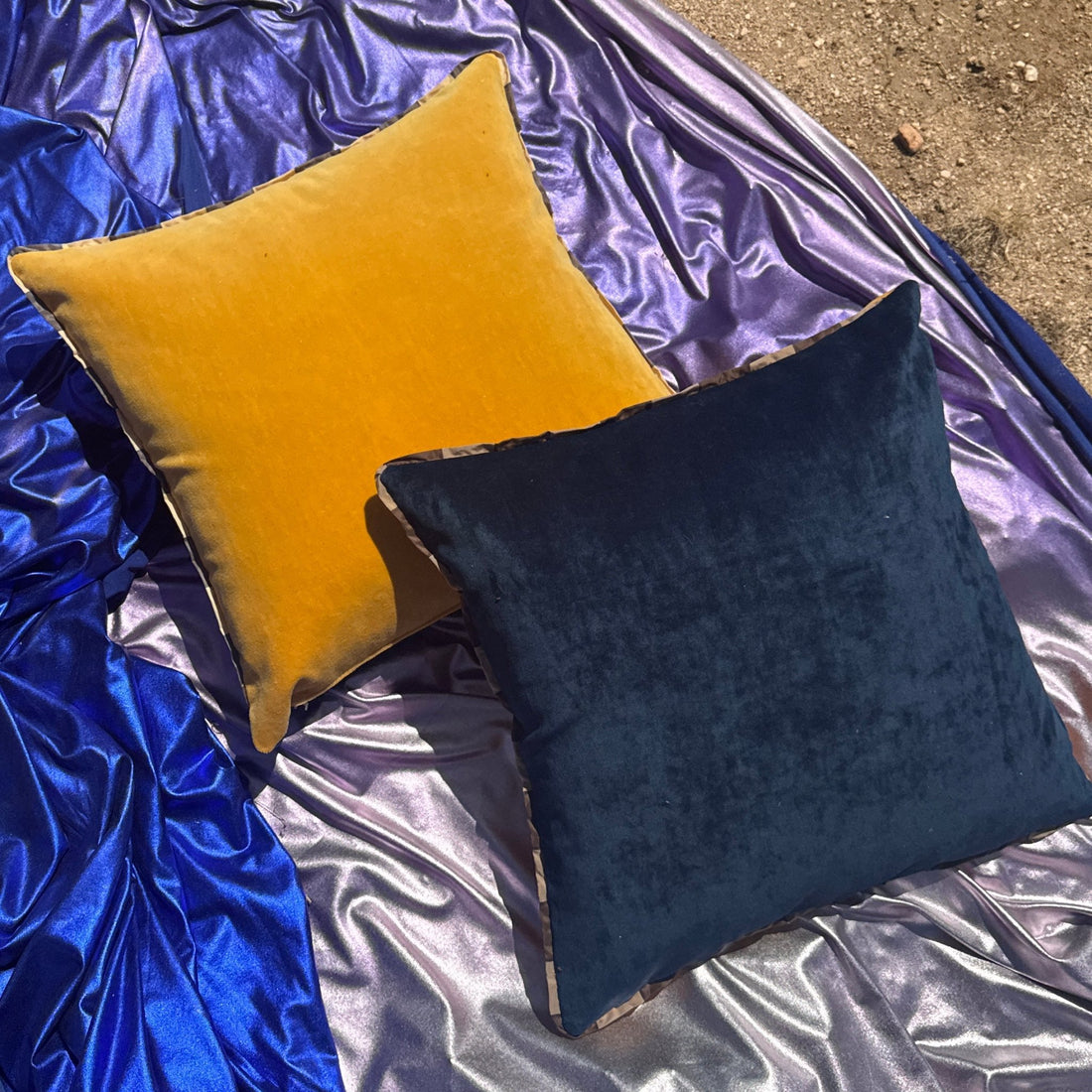 Mustard & Navy Velvet Colorblocked Throw Pillow Set - Monte Visión
