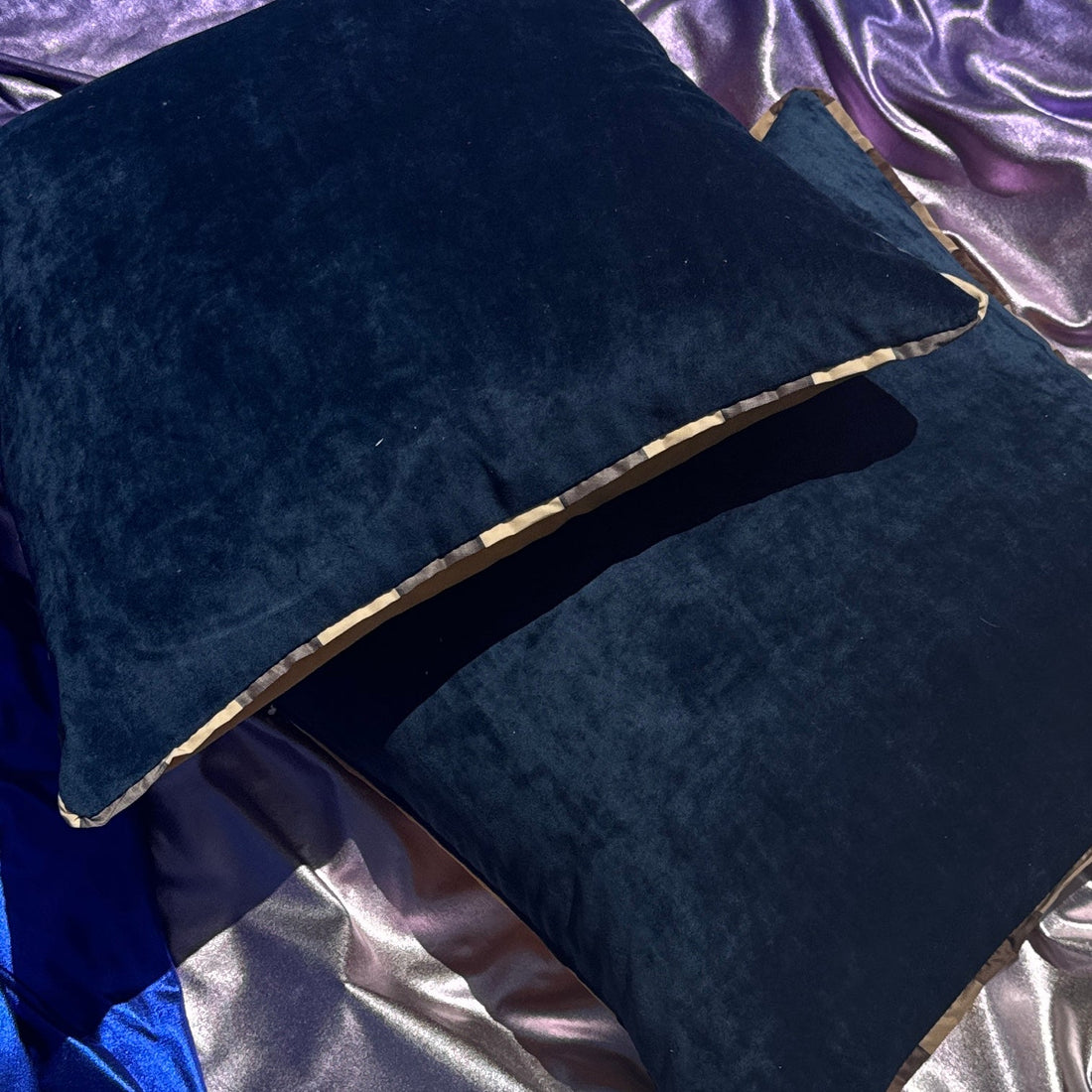 Mustard & Navy Velvet Colorblocked Throw Pillow Set - Monte Visión