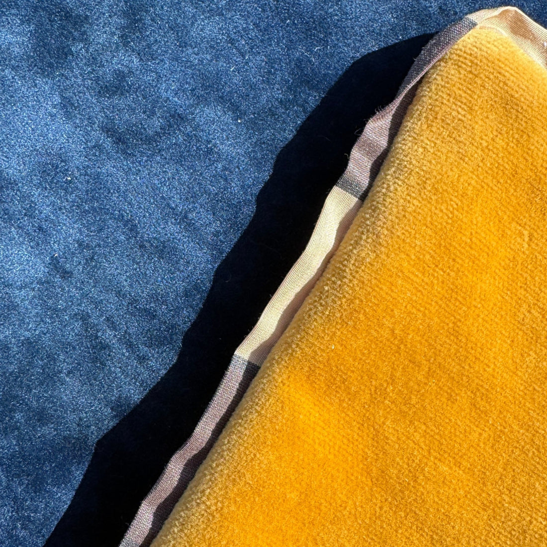 Mustard & Navy Velvet Colorblocked Throw Pillow Set - Monte Visión