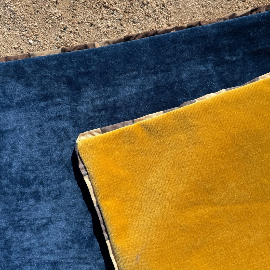 Mustard & Navy Velvet Colorblocked Throw Pillow Set - Monte Visión