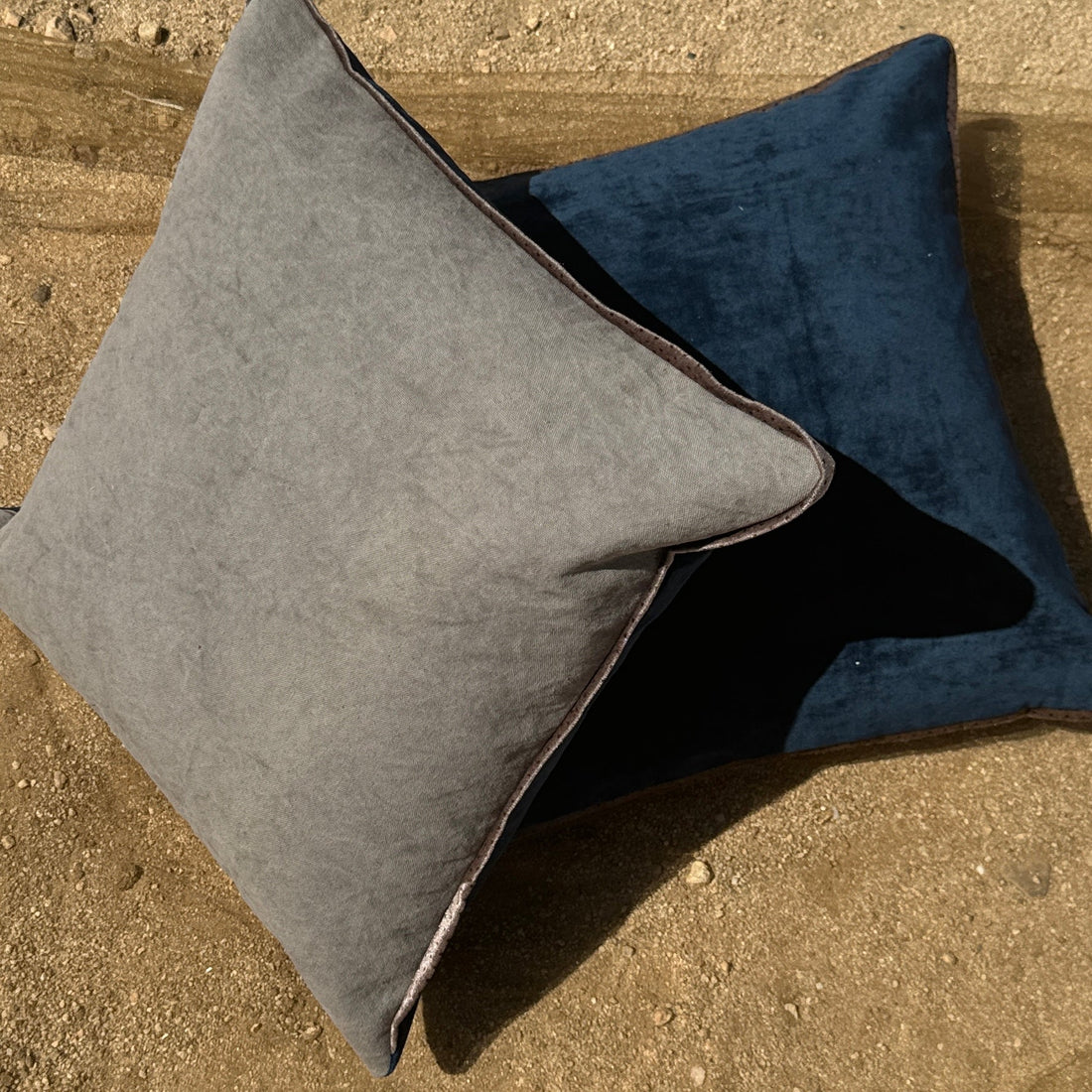 Navy Velvet & Seal Grey Canvas Colorblocked Throw Pillow Set - Monte Visión