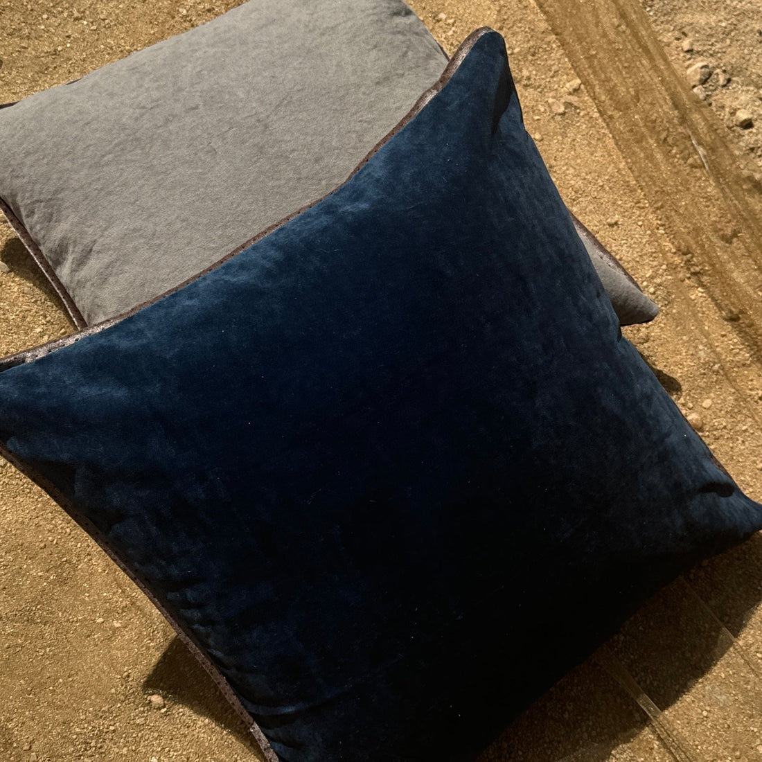 Navy Velvet & Seal Grey Canvas Colorblocked Throw Pillow Set - Monte Visión