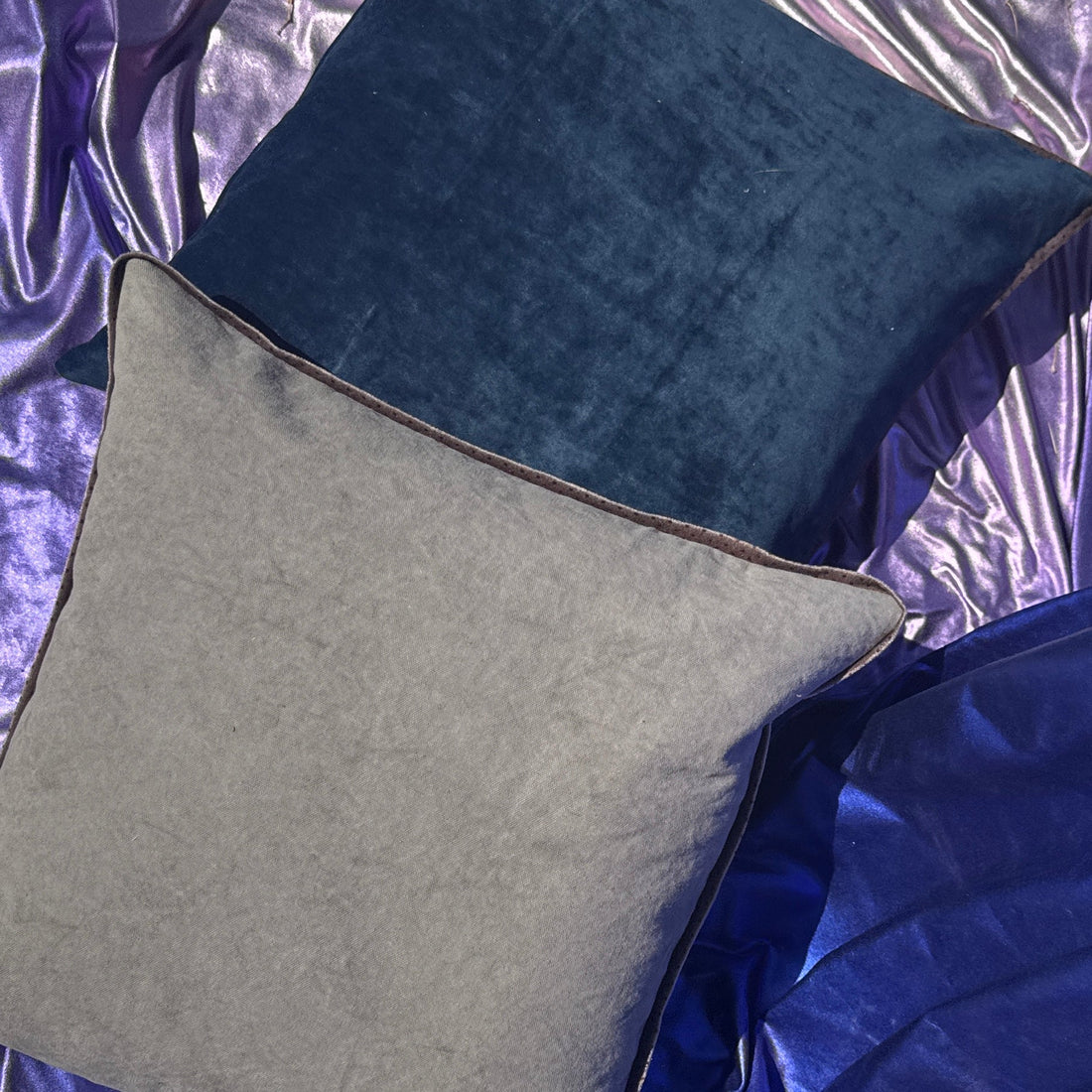 Navy Velvet & Seal Grey Canvas Colorblocked Throw Pillow Set - Monte Visión