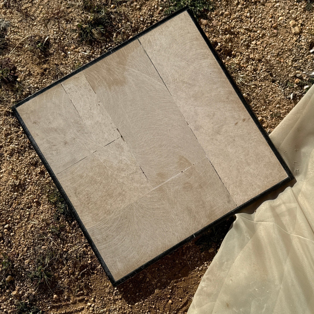 Black & White Checkerboard Stone Decor - Monte Visión