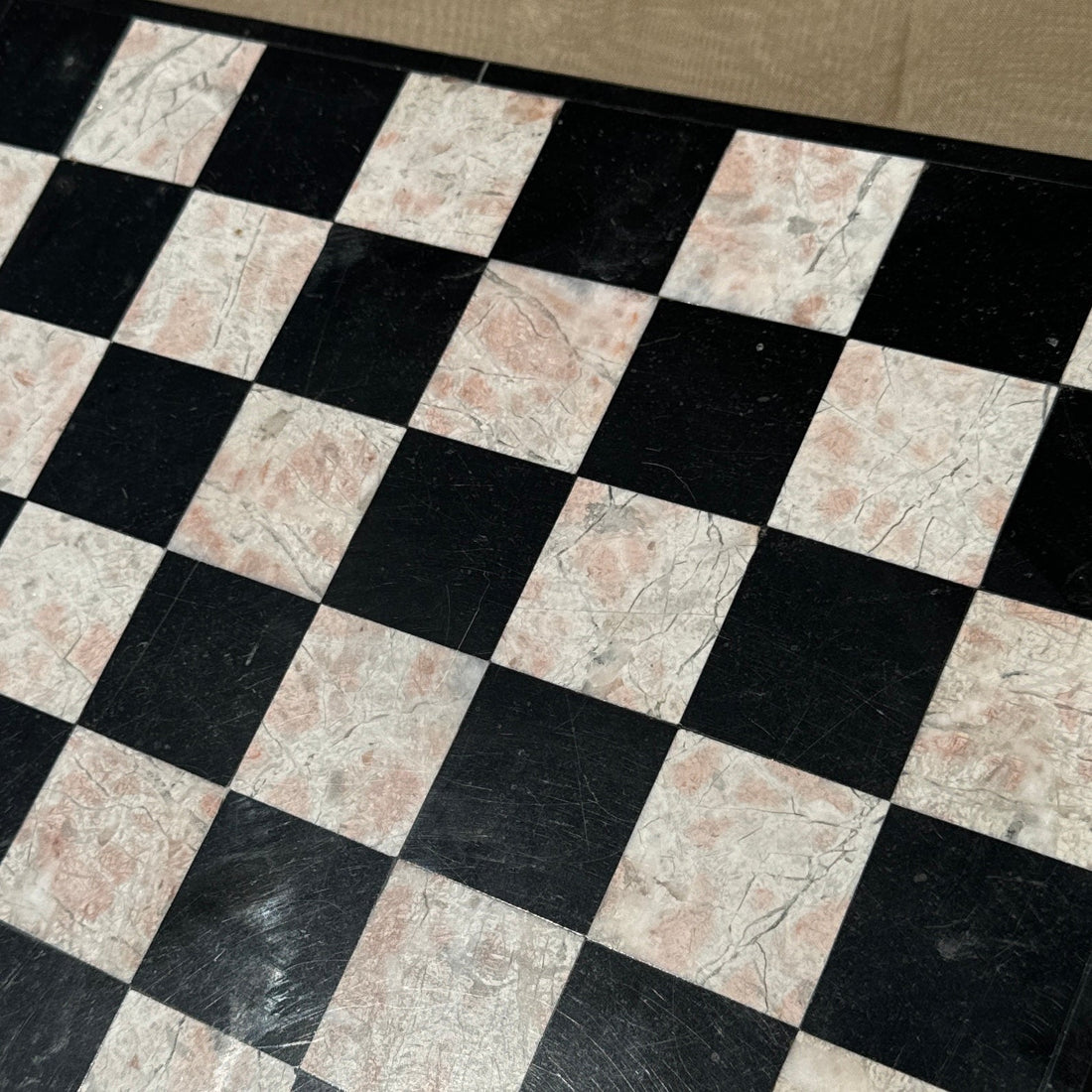 Black & White Checkerboard Stone Decor - Monte Visión