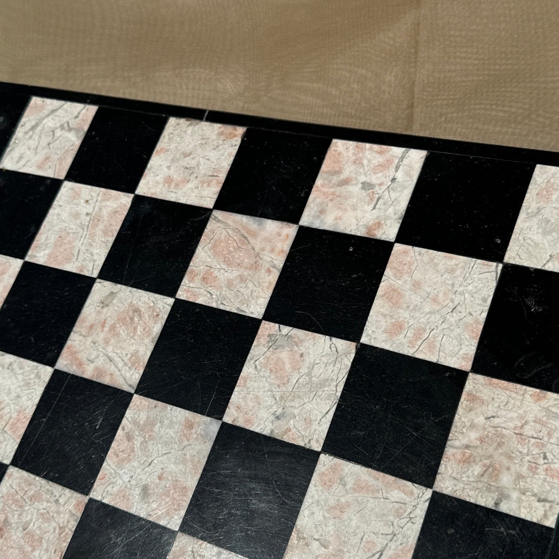 Black & White Checkerboard Stone Decor - Monte Visión