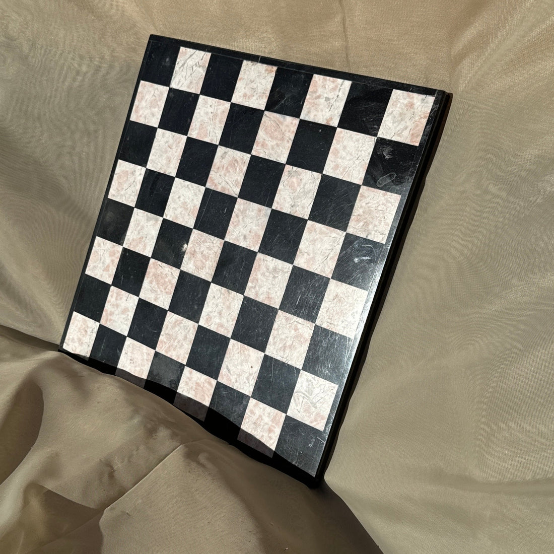 Black & White Checkerboard Stone Decor - Monte Visión