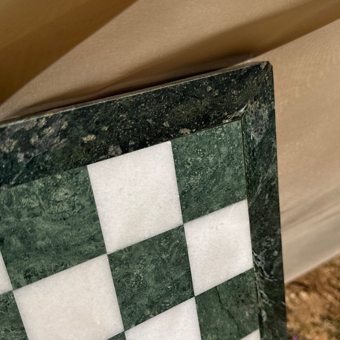 Dark Green & White Checkerboard Stone Decor - Monte Visión