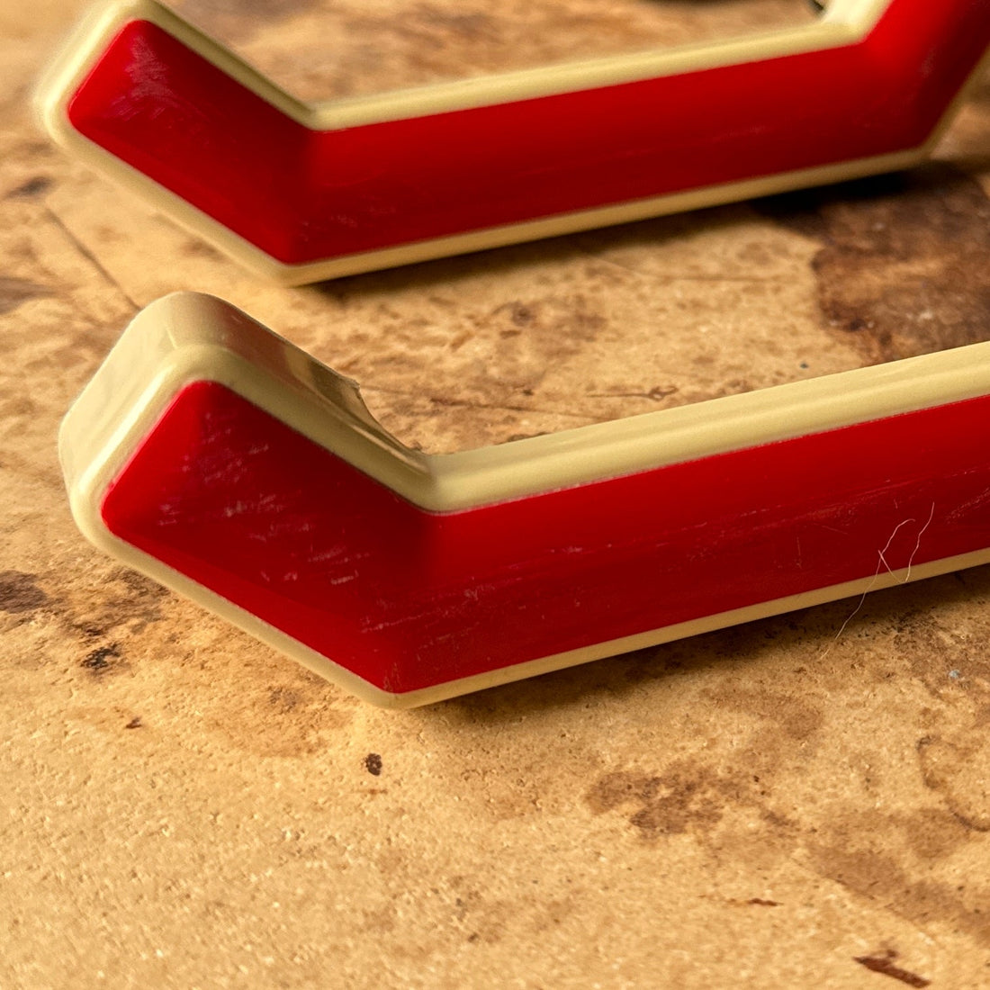 Postmodern Red & Cream Plastic Door Pulls - Monte Visión