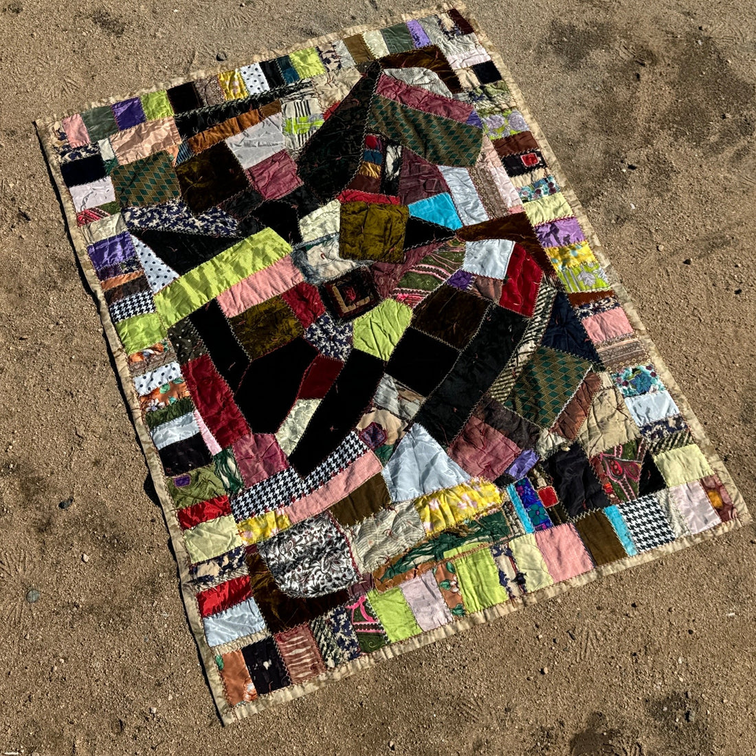 Victorian Children's Crazy Quilt - Monte Visión