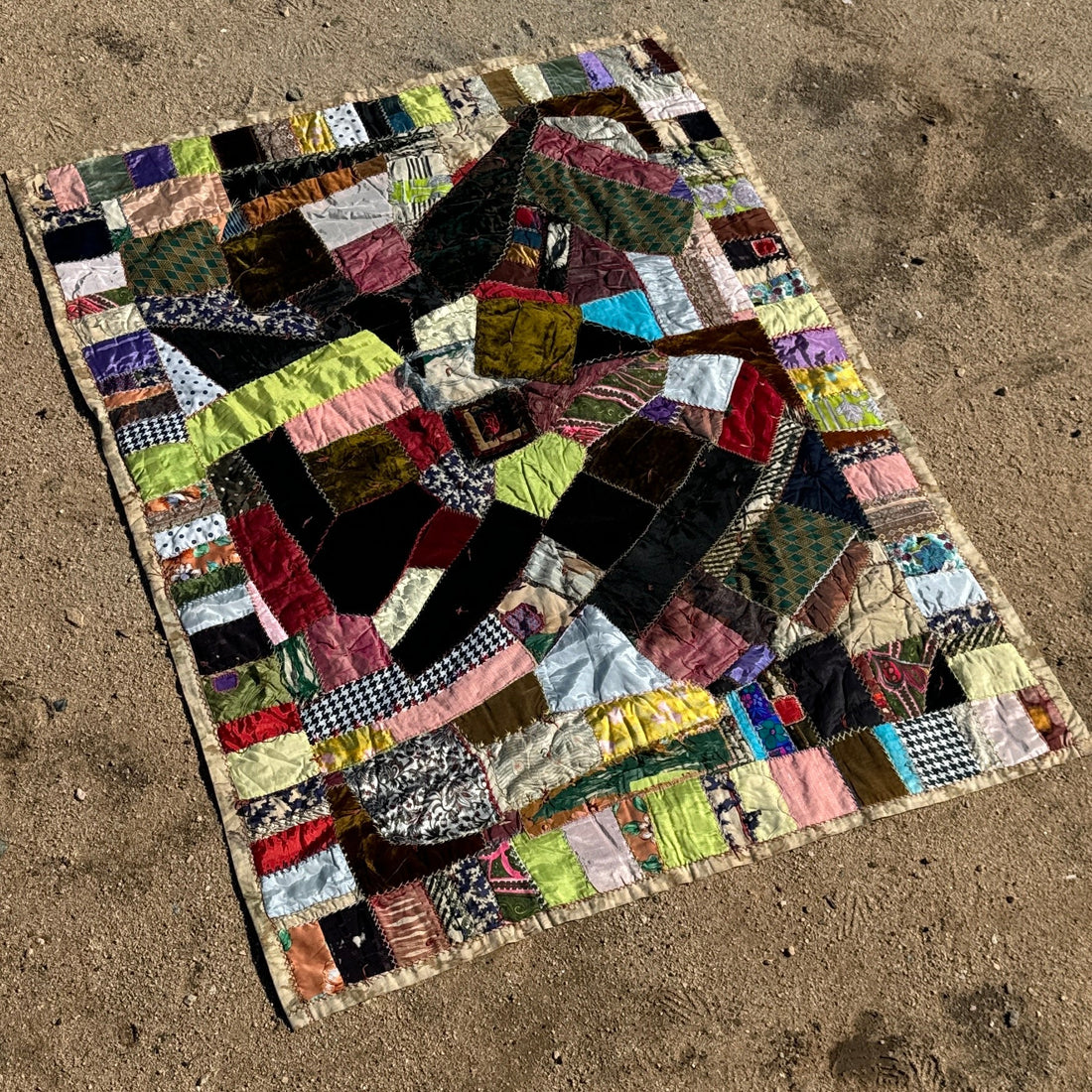 Victorian Children's Crazy Quilt - Monte Visión