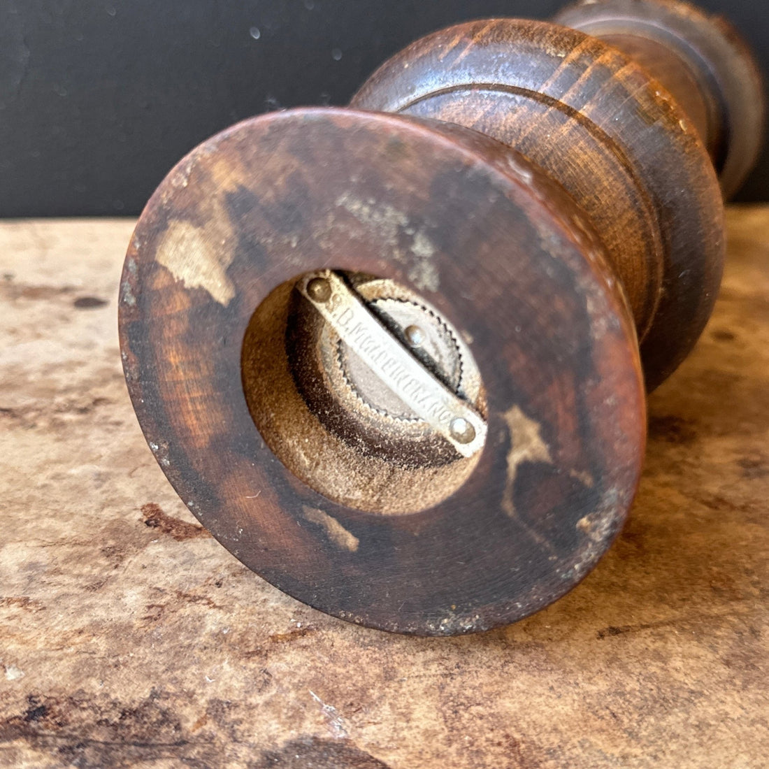 Vintage French Wood Turret Pepper Grinder - Monte Visión