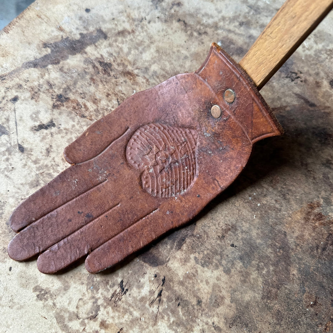 Vintage Leather Hand Fly Swatter - Monte Visión