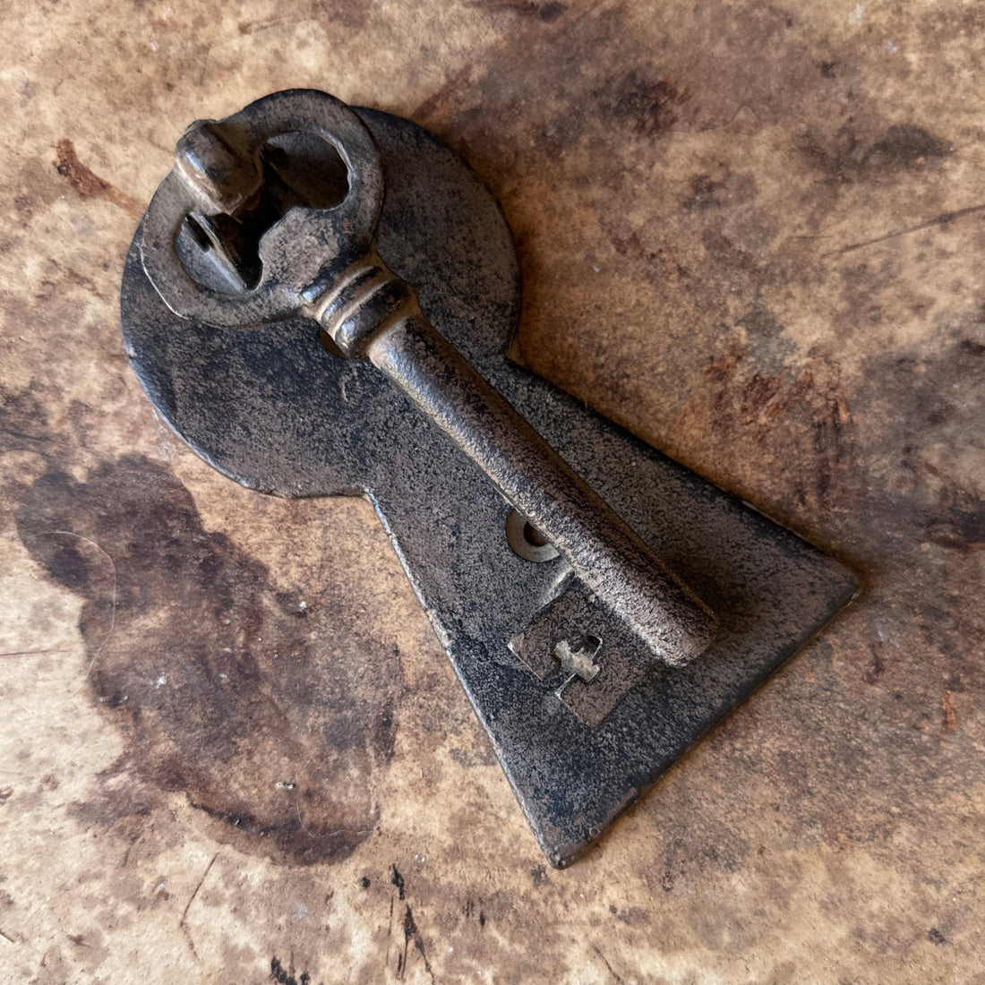 Vintage Metal Oversized Key Door Knocker - Monte Visión