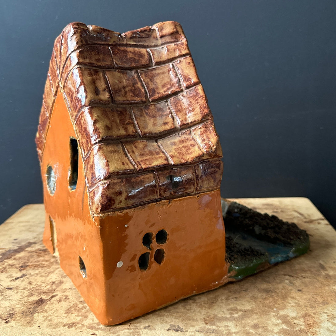 Vintage Student Pottery House - Monte Visión