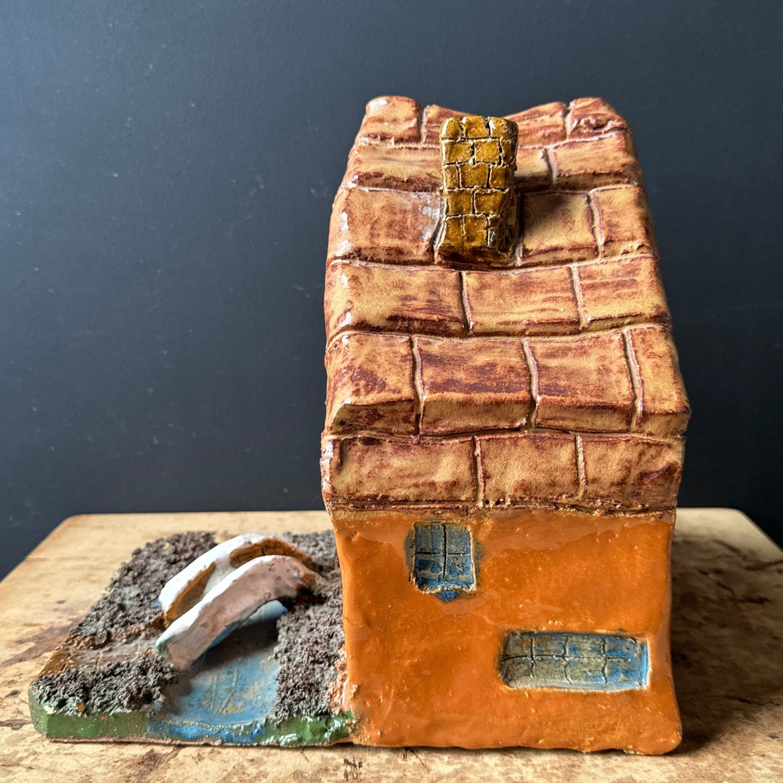 Vintage Student Pottery House - Monte Visión