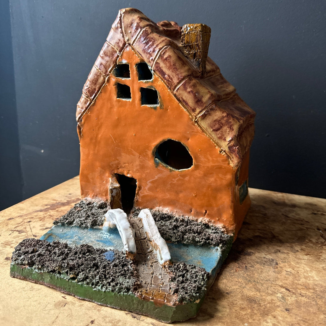 Vintage Student Pottery House - Monte Visión