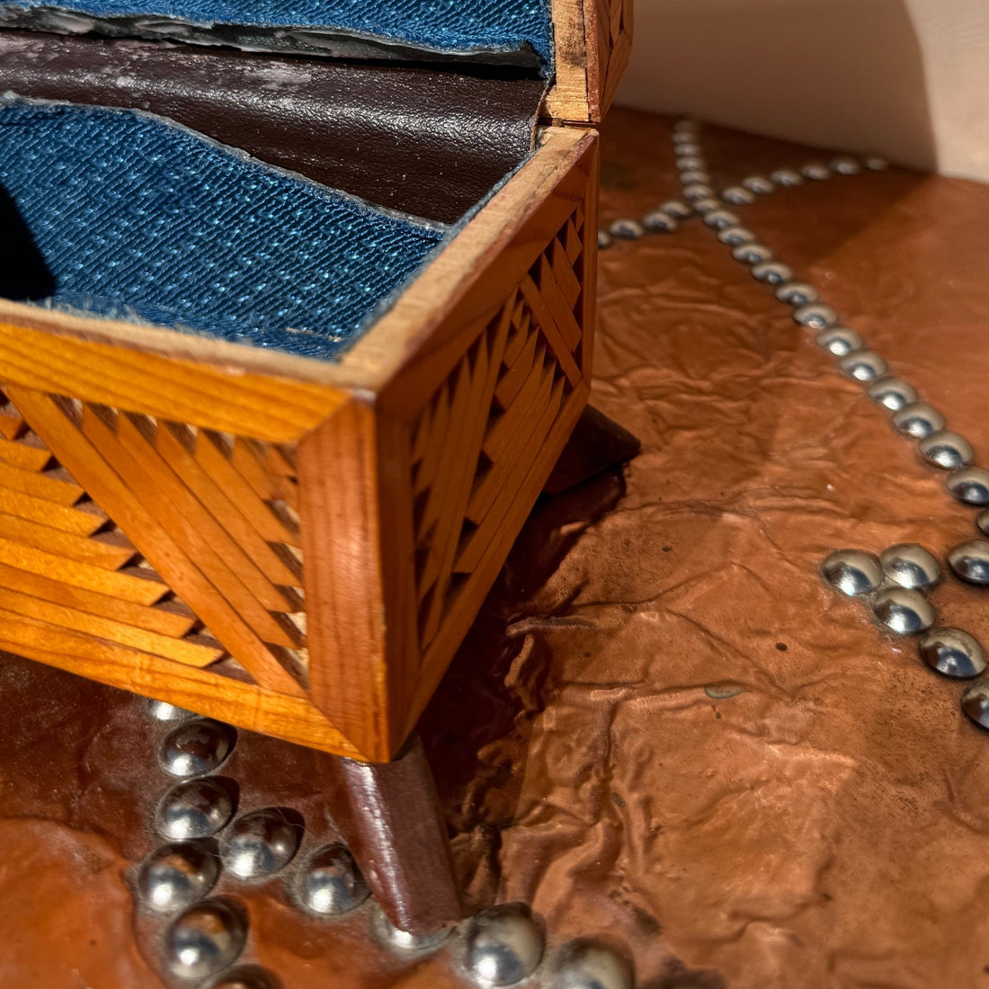 Vintage Tramp Art Lidded Box - Monte Visión