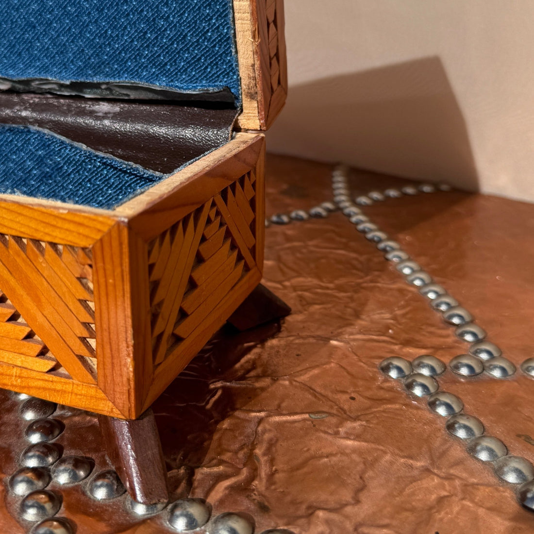 Vintage Tramp Art Lidded Box - Monte Visión