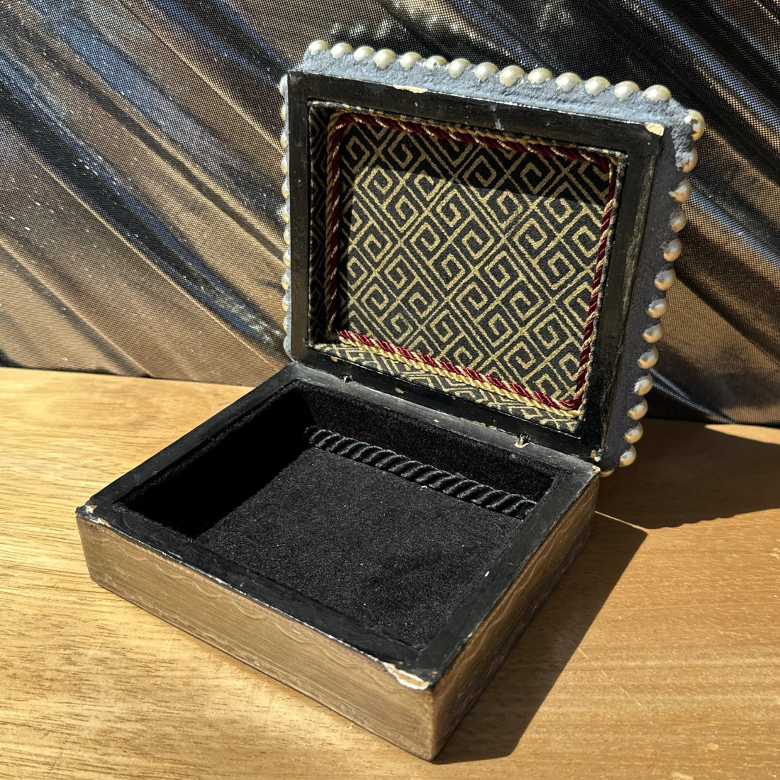 Artist-Made Shell & Pearl Hinged Trinket Box - Monte Visión