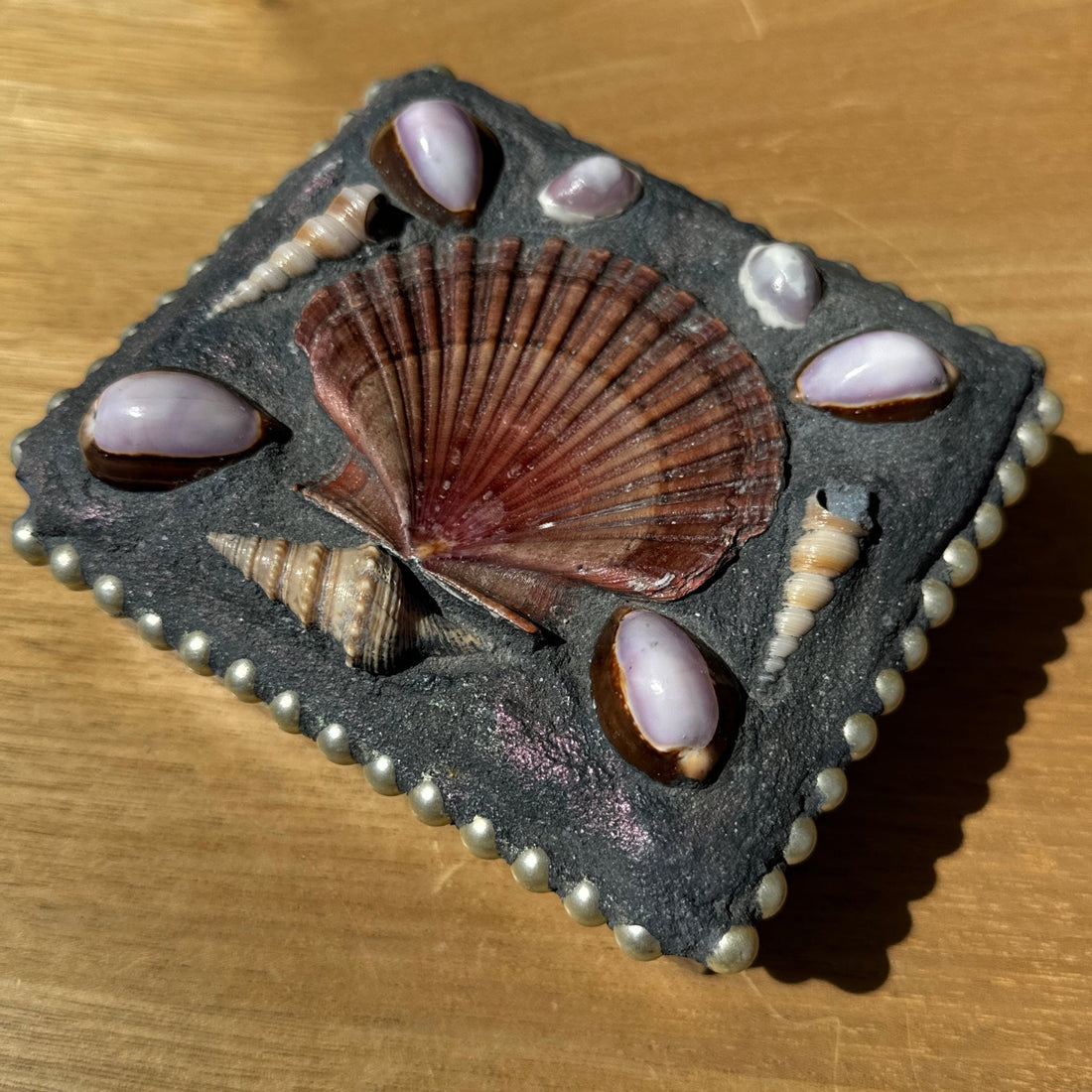 Artist-Made Shell & Pearl Hinged Trinket Box - Monte Visión