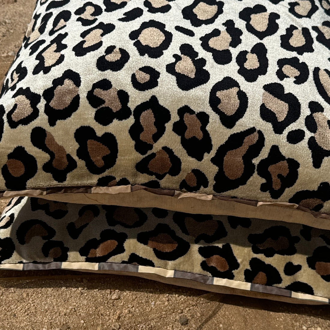 Cheetah Print & Champagne Velvet Reversible Throw Pillow Set - Monte Visión