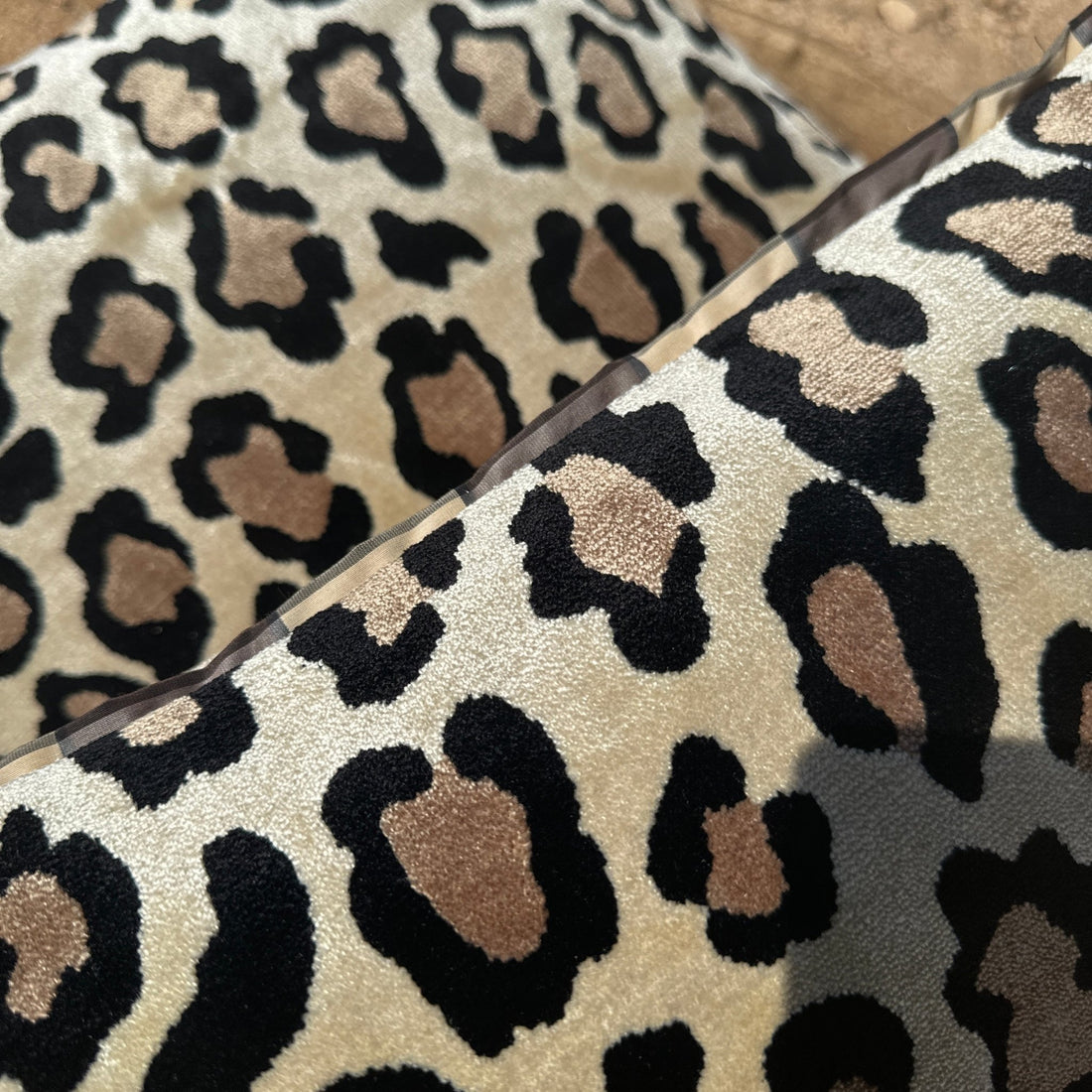 Cheetah Print & Champagne Velvet Reversible Throw Pillow Set - Monte Visión