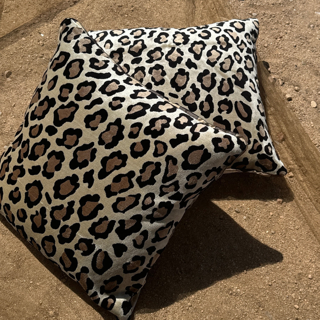 Cheetah Print & Champagne Velvet Reversible Throw Pillow Set - Monte Visión