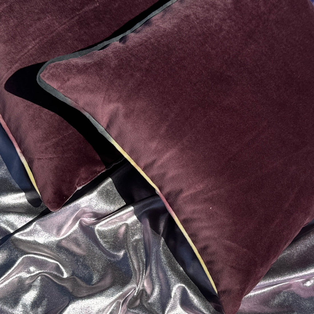 Dark Plum & Graphic 80's Purples Velvet Throw Pillow Set - Monte Visión