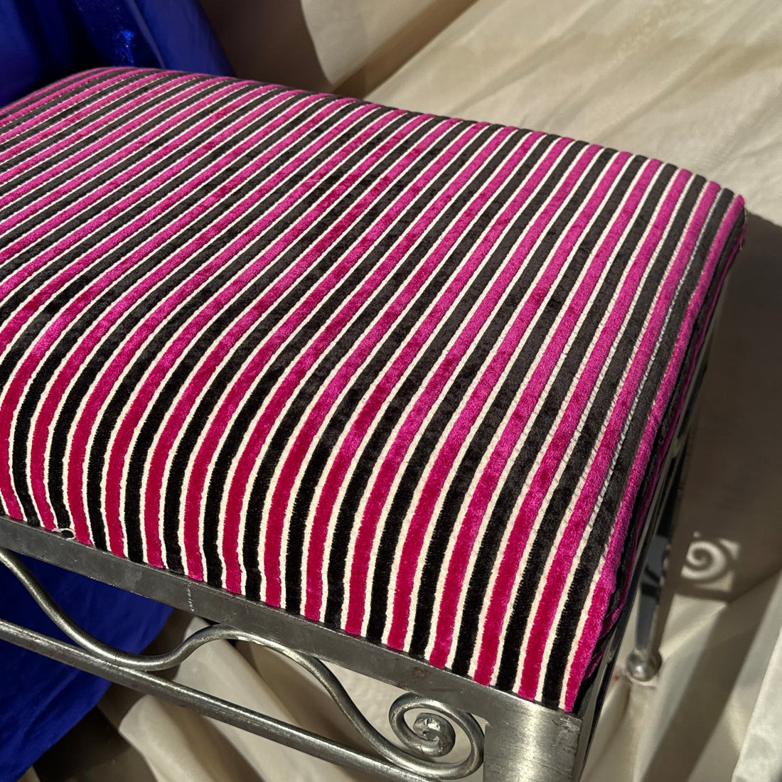 Postmodern Steel Swirl Stool With Striped Velvet Seat - Monte Visión