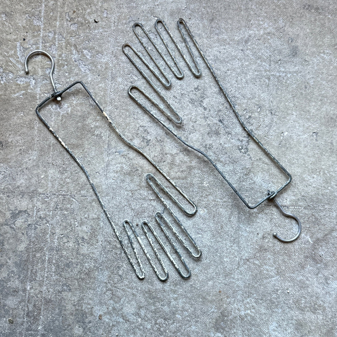 1930's Metal Glove Mold Wire Hands- Set of 2 - Monte Visión