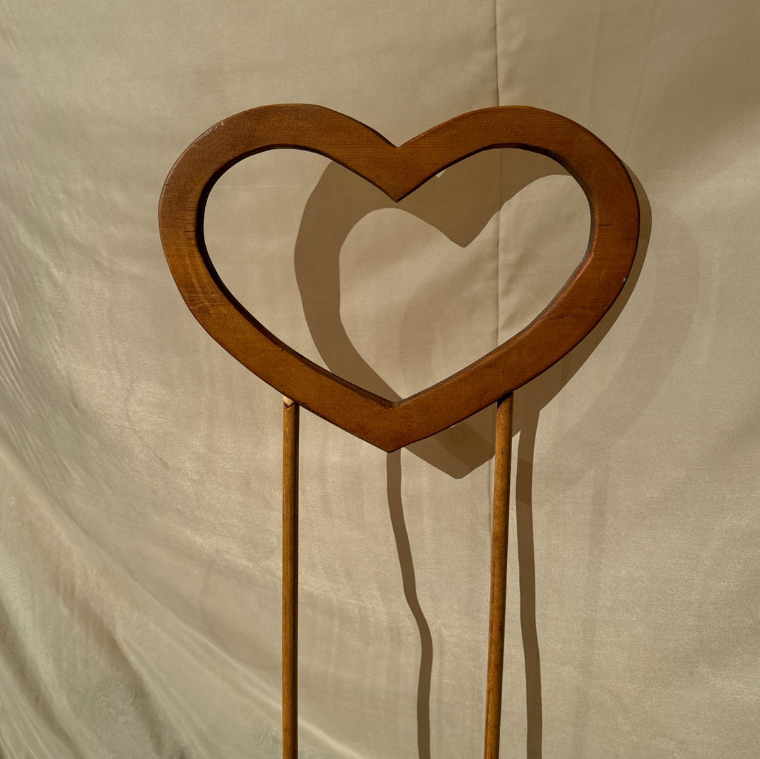 1980's Country Craft Wood Heart Quilt Hanger - Monte Visión