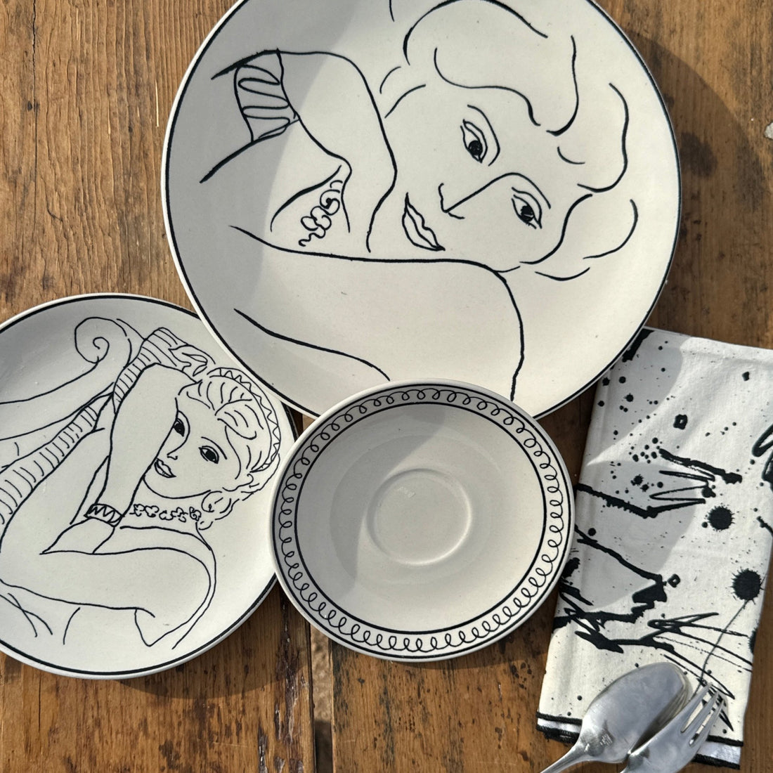 1980's Woman Line Drawing Plate set- Single Set - Monte Visión