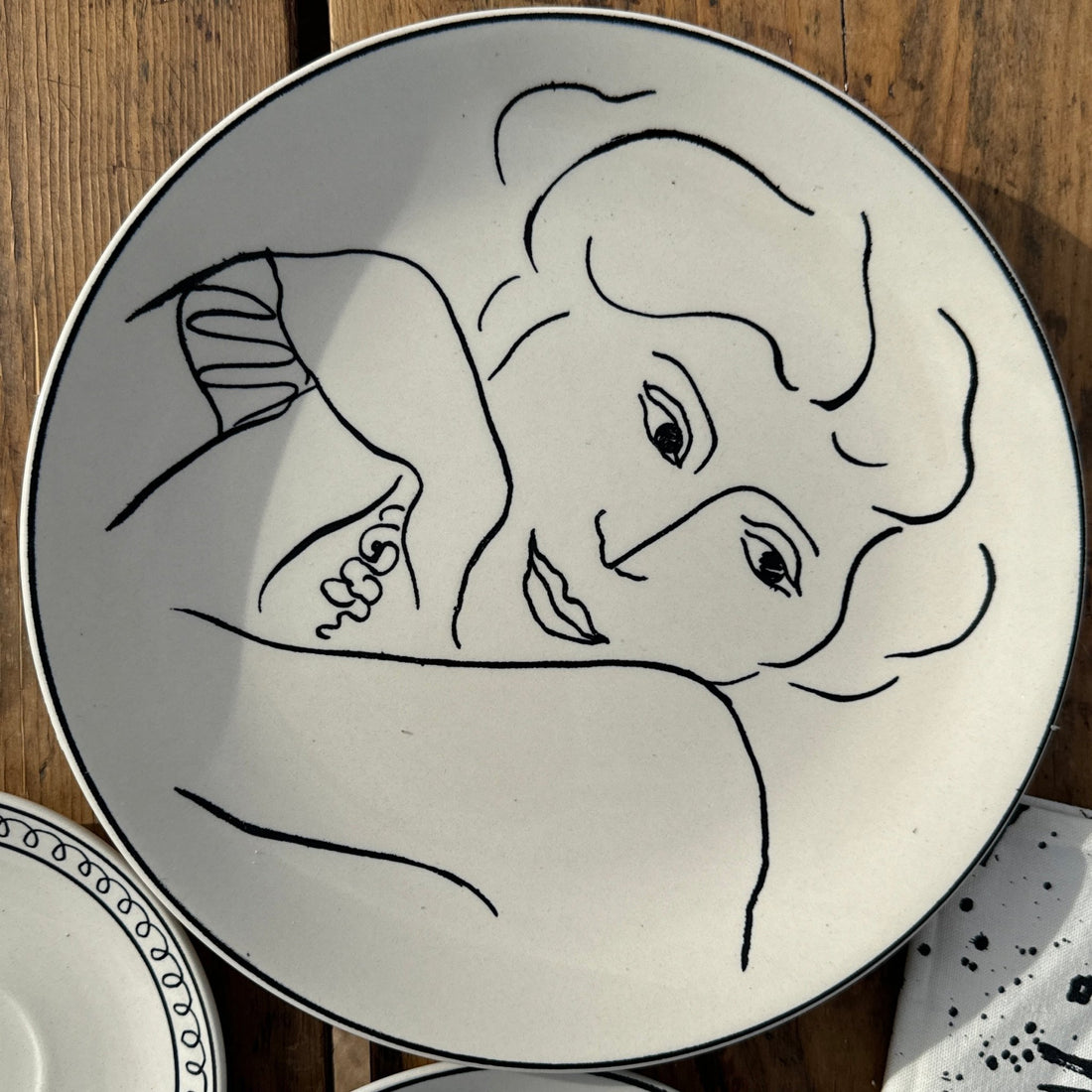 1980's Woman Line Drawing Plate set- Single Set - Monte Visión