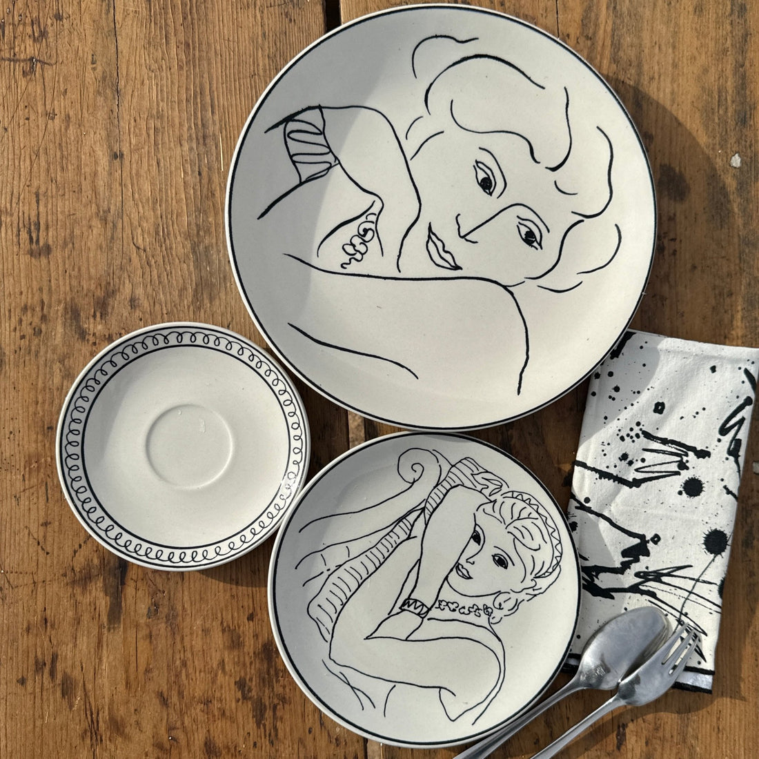 1980's Woman Line Drawing Plate set- Single Set - Monte Visión