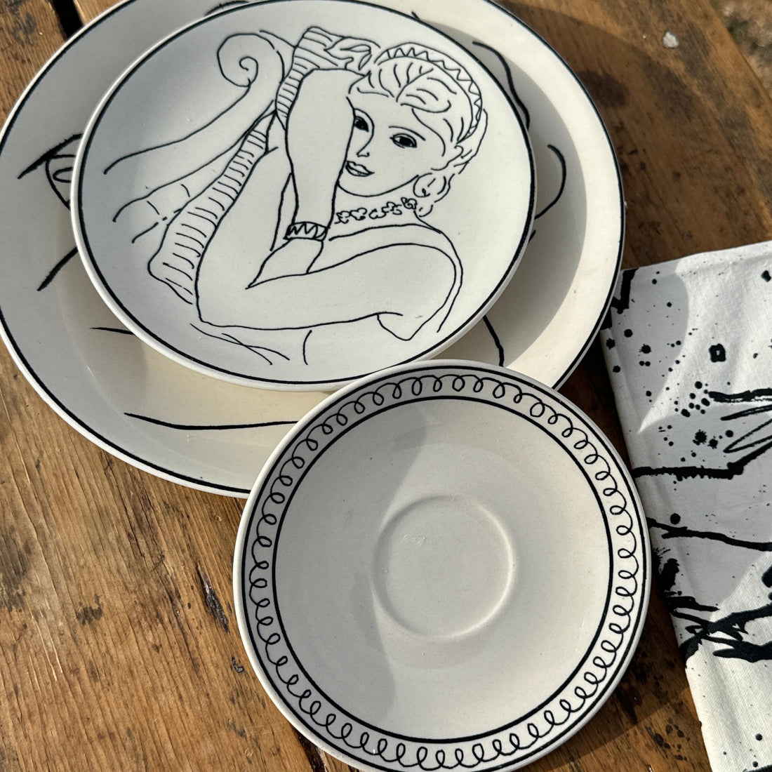 1980's Woman Line Drawing Plate set- Single Set - Monte Visión