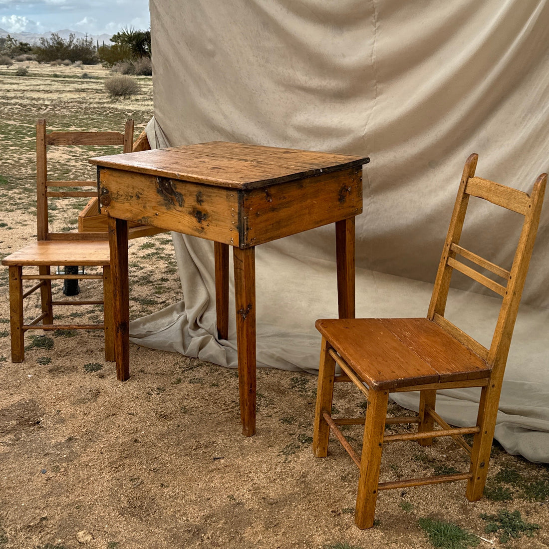 Antique Wood Farm-House Dinette Table With Chairs. - Monte Visión