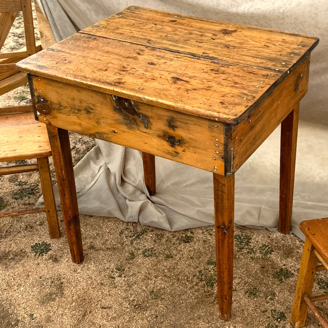 Antique Wood Farm-House Dinette Table With Chairs. - Monte Visión