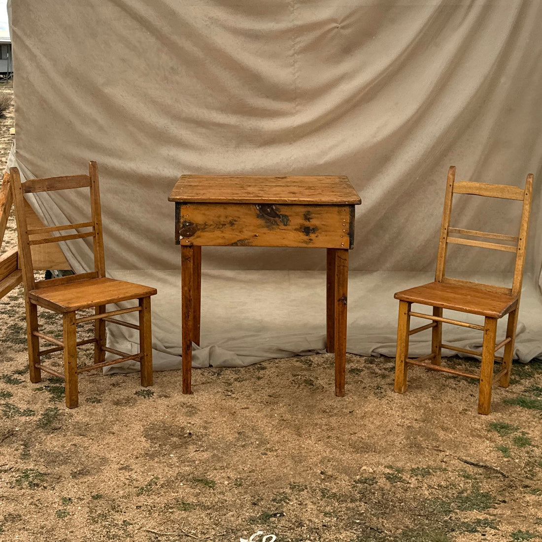 Antique Wood Farm-House Dinette Table With Chairs. - Monte Visión