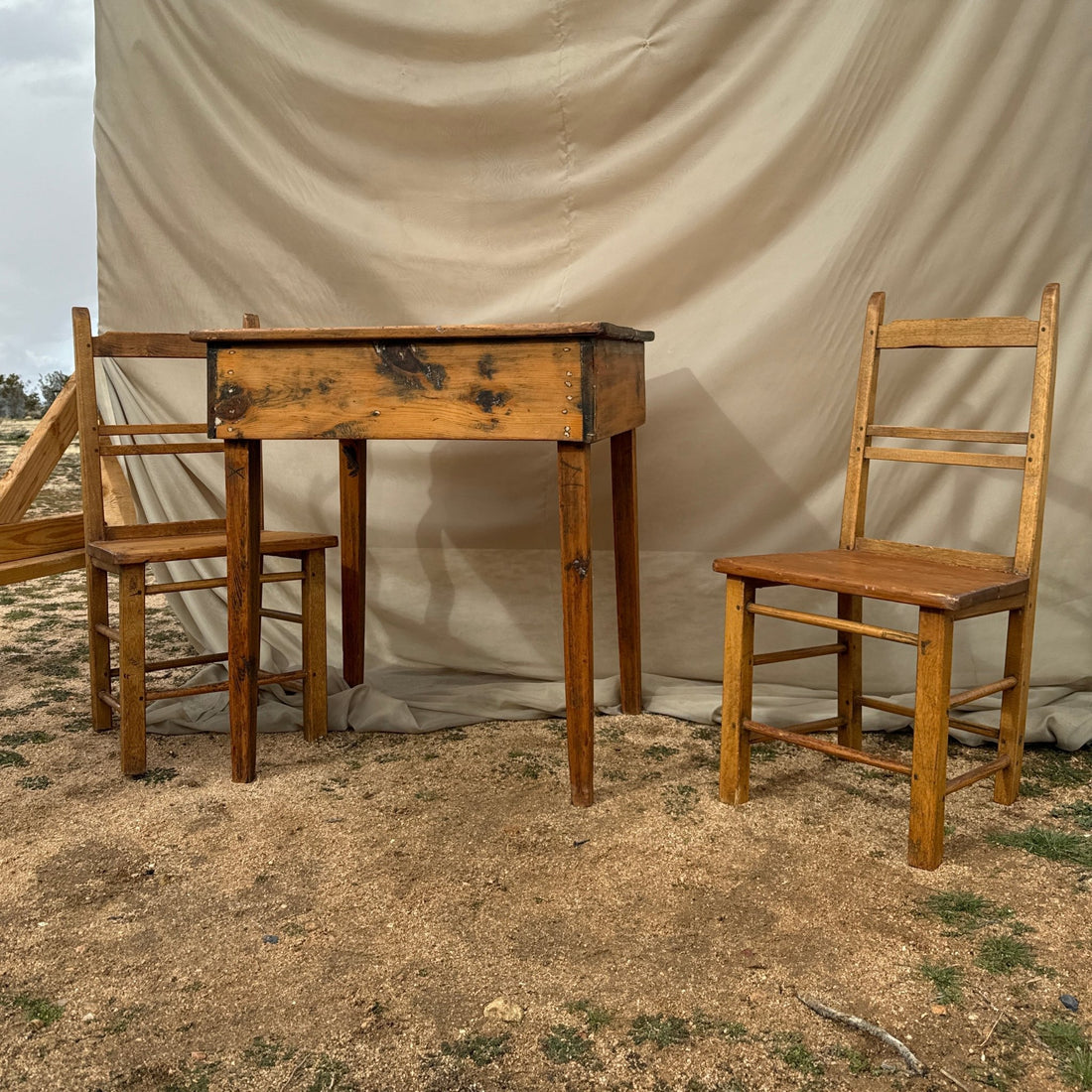 Antique Wood Farm-House Dinette Table With Chairs. - Monte Visión