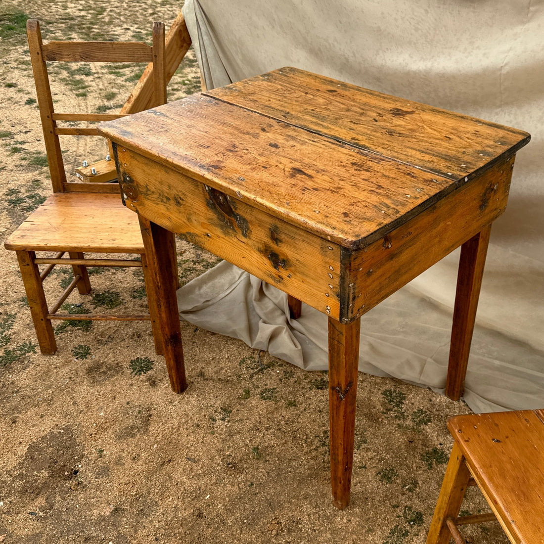 Antique Wood Farm-House Dinette Table With Chairs. - Monte Visión