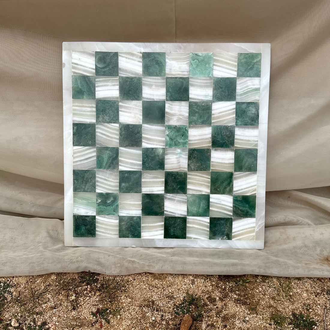 Green & White Stone Checkerboard Decor - Monte Visión