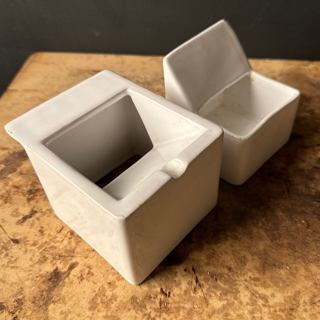 Postmodern 2-Piece White Ceramic Ashtray - Monte Visión