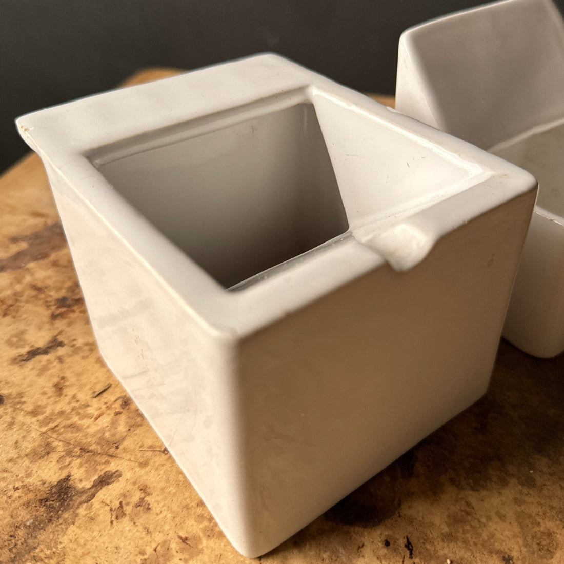 Postmodern 2-Piece White Ceramic Ashtray - Monte Visión