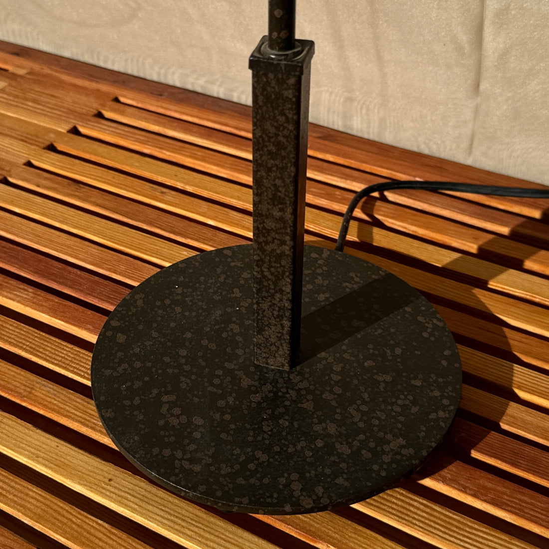 Postmodern Brown Patina Steel & Rawhide Shade Table Lamp - Monte Visión