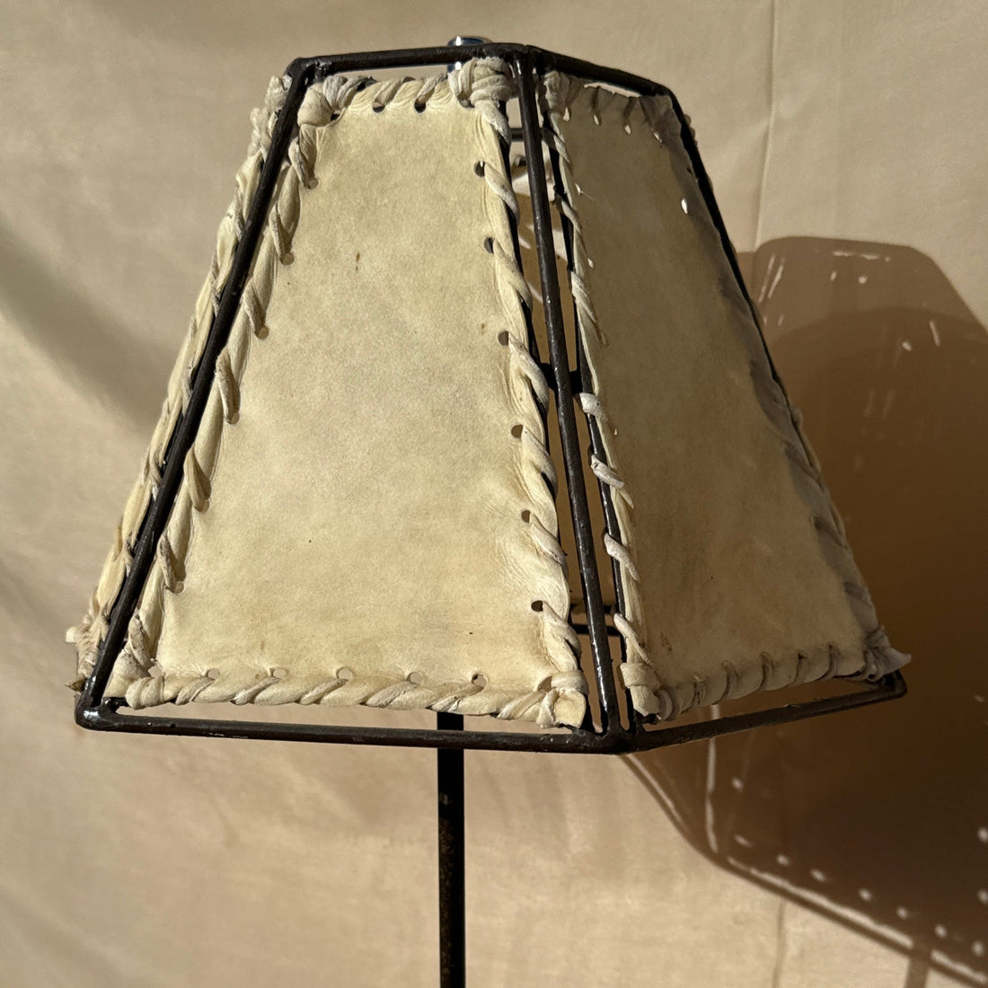 Postmodern Brown Patina Steel & Rawhide Shade Table Lamp - Monte Visión