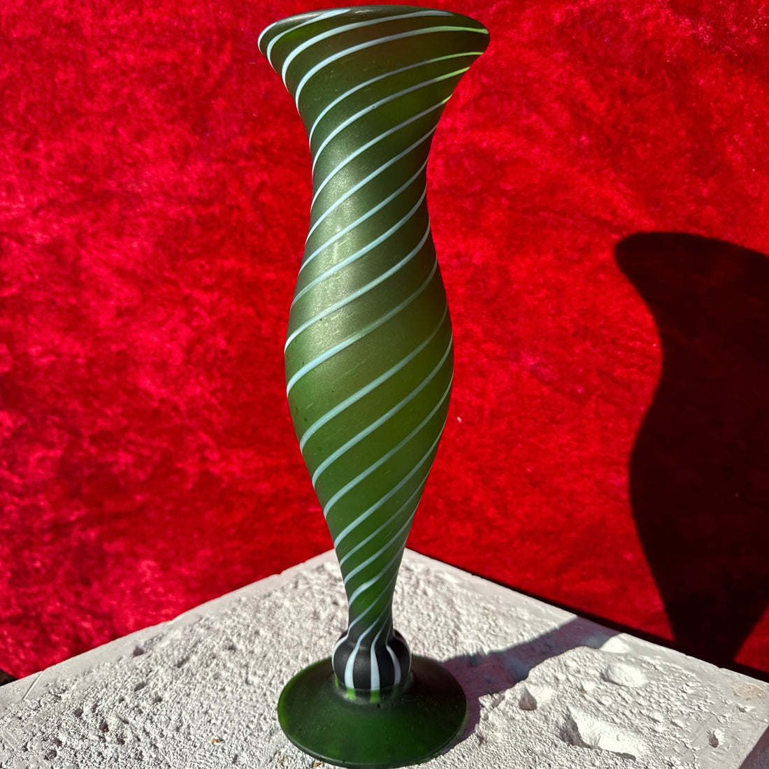 Postmodern Green Glass Swirl Vase - Monte Visión