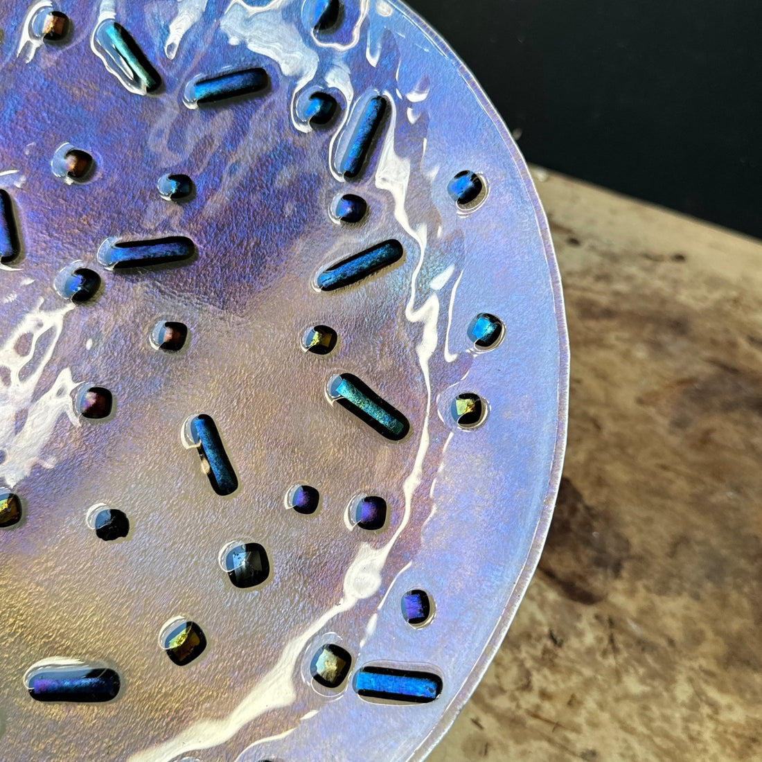 Postmodern Iridescent Confetti Plate - Monte Visión